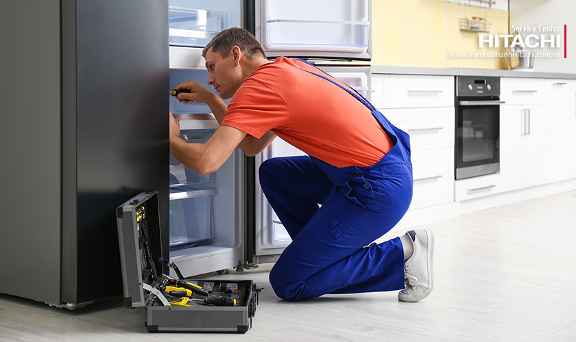 4 cách sửa tủ lạnh Hitachi báo lỗi F0 12 an toàn và hiệu quả
